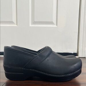Dansko Professional Black Oiled Leather Clogs Mules Slip On size 40 W